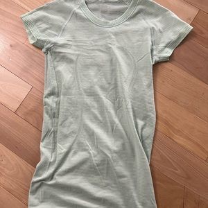 Lululemon Swiftly Tech Short Sleeve Size 4